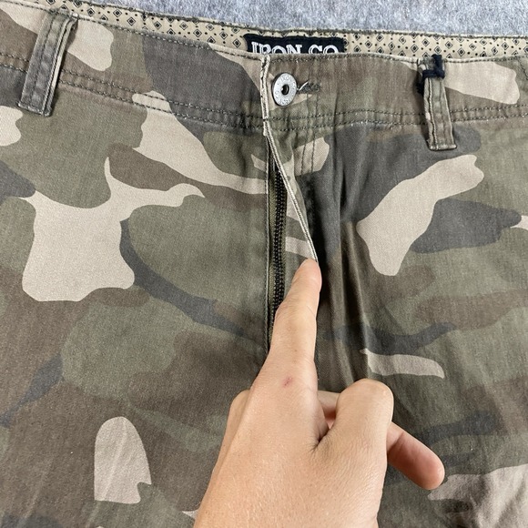 Iron Co Shorts Men's 40 Green Camouflage Baggy‎ Wide Leg Y2K Cargo NWT - Picture 10 of 13